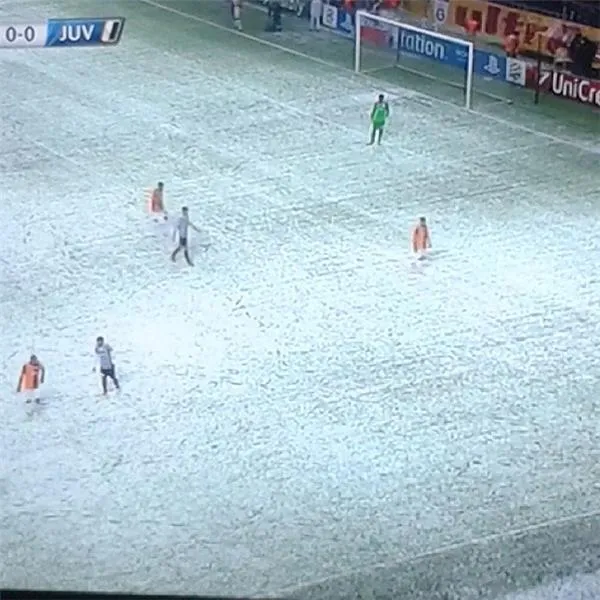 Galatasaray-Juventus, clamorosa nevicata: partita sospesa! (VIDEO E FOTOGALLERY)