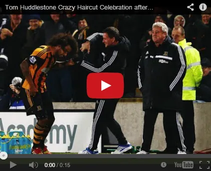 Huddlestone si fa tagliare i capelli in campo! Ecco i motivi del suo gesto… (VIDEO)