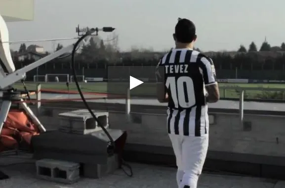 Tevez, che precisione dal tetto di Vinovo! (VIDEO)