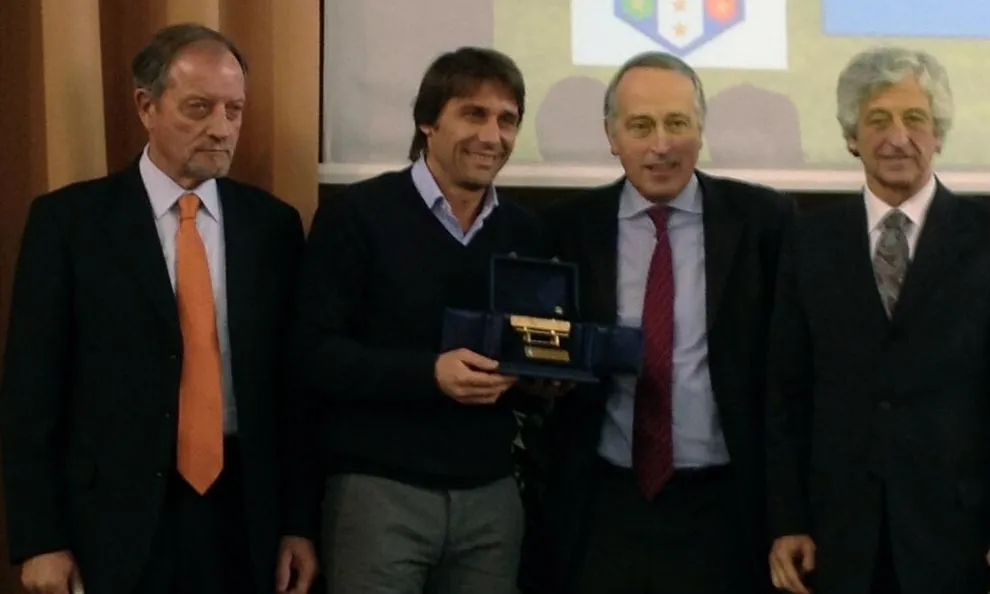 Conte è stato premiato per il secondo anno consecutivo con la Panchina d’Oro