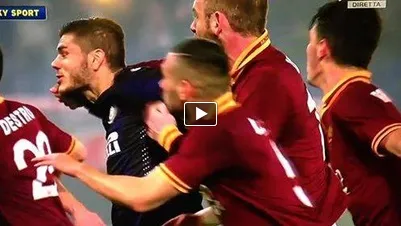 Ridere o piangere? Da Roma, esilarante versione del pugno di De Rossi (video)