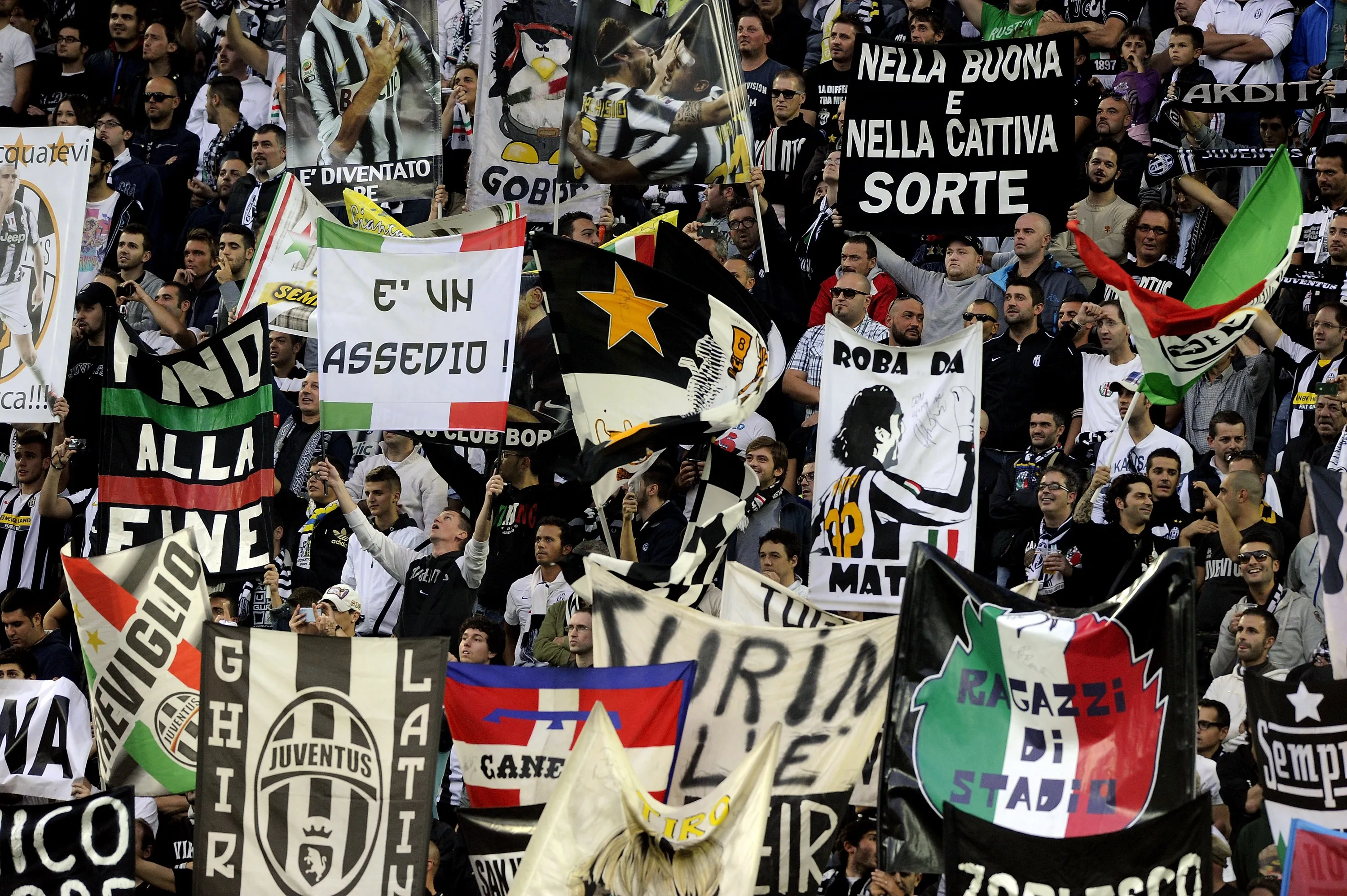 Ospite speciale in Curva: Bonucci canta con gli ultras (foto)