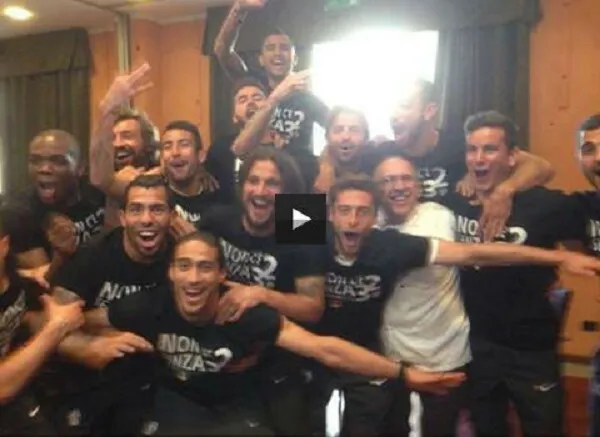 ‘I campioni dell’Italia siamo noi’: la Juve si scatena in albergo (video)