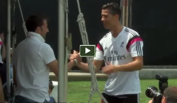 Anche Cristiano Ronaldo si inchina a Del Piero: autografi e saluti tra due fenomeni (video)