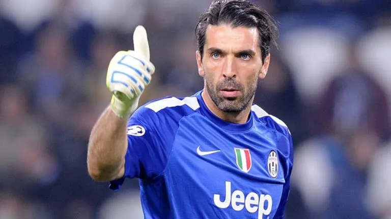 L’agente di Buffon: “Può giocare altri due anni; mai chiesto aumenti al club, nemmeno in B”