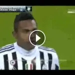 Grande emozione per Alex Sandro: tutto lo Stadium in piedi per il migliore in campo (Video)