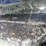 Spacconi ad aprile, umiliati ieri: sfottò epico, così lo Stadium canta “Oje vita, oje vita mia”