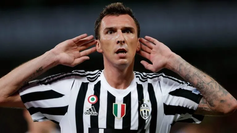 VIDEO – Primi pianti a Roma: Mandzukic scherza i giallorossi, Juve in vantaggio!