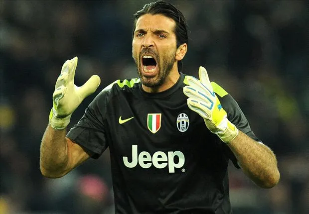 Buffon scoppia in lacrime in diretta TV: l’annuncio che nessuno voleva ascoltare