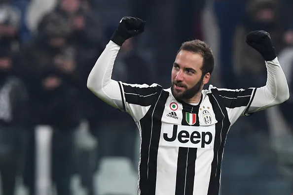 VIDEO – Giocata da urlo della Juventus: Higuain segna l’1-0 con la zampata vincente!