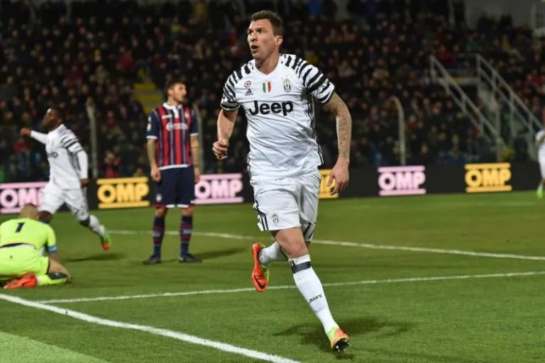 VIDEO – Mandzukic spacca la porta di testa: la Juve vola con il croato!