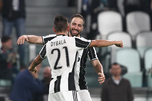 VIDEO – Zuliani impazzisce alle magie di Dybala: poi canta e balla con Higuain!