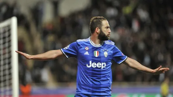 VIDEO LIVE – Higuain segna, la curva viene giù: memorabile esultanza verso i tifosi!