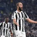 VIDEO – Higuain e il pallonetto magico: la Juve pareggia a Lisbona e vede la qualificazione