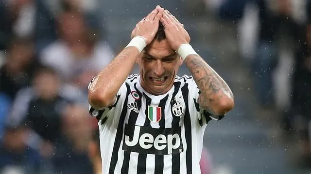 Mandzukic meglio di Buffon: la parata dell’anno sta facendo il giro del web