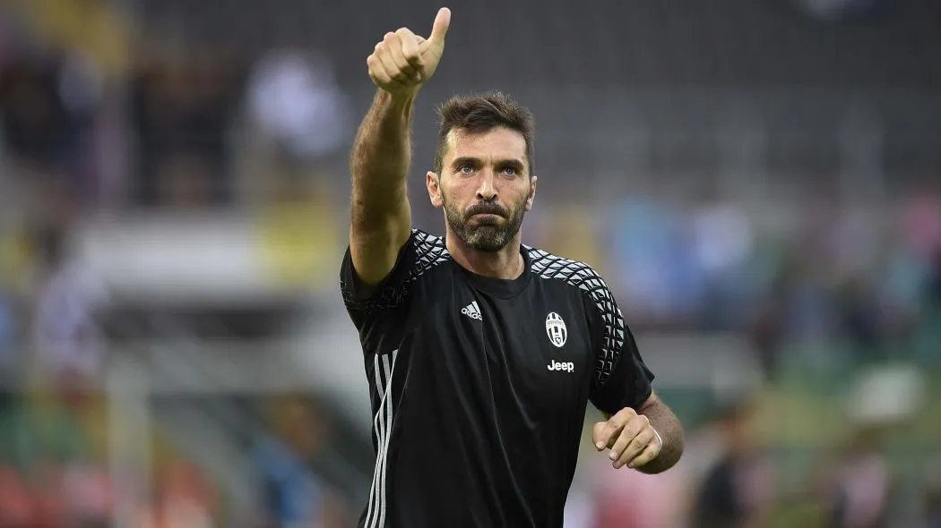 Buffon uomo vero: gesto forte verso le curva, quante differenze con Icardi!