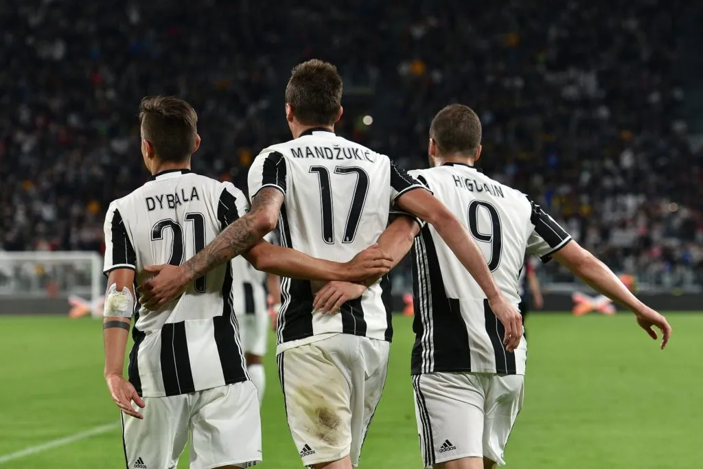 Mandzukic fantastico ed esempio di sportività con Higuain e Dybala, ma occhio al mercato