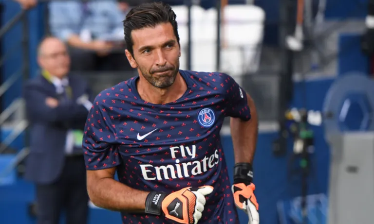 Buffon è un alieno, parata dell’anno con il PSG: mostruoso, immagini mozzafiato