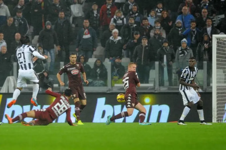 Il derby più bello di sempre: Pirlo beffa il Torino, Caressa e Bergomi distrutti su Sky