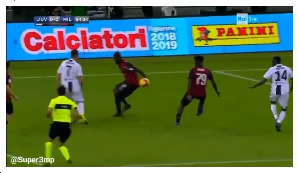 Milanisti inferociti: in Supercoppa mano di Zapata più netta di Alex Sandro, niente rigore