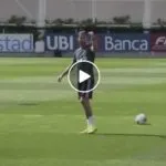 Ronaldo cambia sport: Sua Maestà, incredibile numero da tre punti!