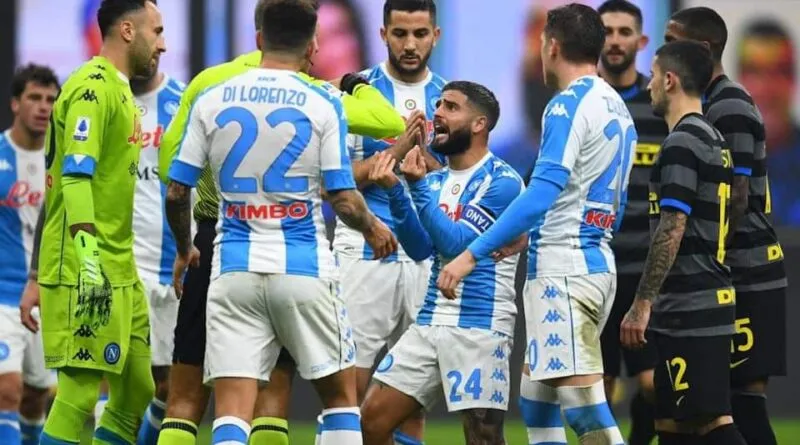 Insigne insulta l’arbitro, una giornata: Morata due, senza dir nulla di offensivo