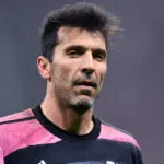 Buffon stanco della panchina: valuta due strade per l’addio alla Juve