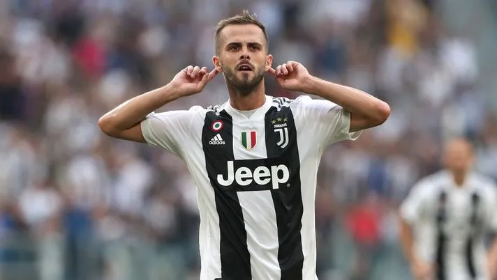 Pjanic, prestito biennale e taglio ingaggio: la Juve lo preferisce a Ramsey