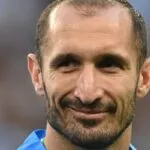 Chiellini sfiora il gol da fuori area: i compagni Juve sugli spalti non ci credono