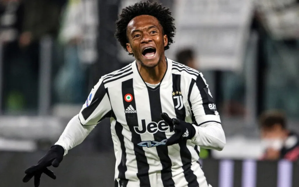 La Juventus pronta a tagliare tanti ingaggi pesanti: non se ne andrà solo Cuadrado