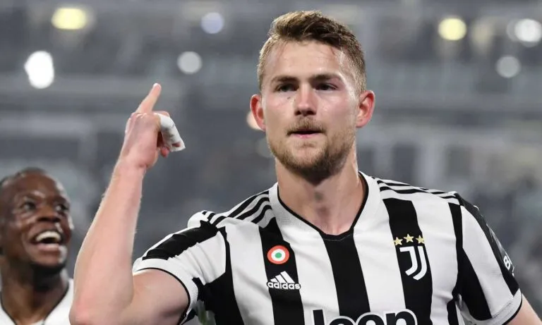 De Ligt fornisce gli screenshot delle chat agli inquirenti: i tifosi della Juve si scagliano su di lui