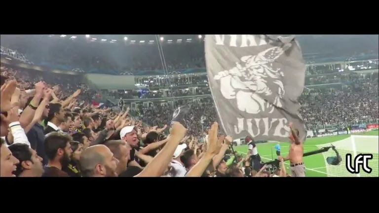 Lo Stadium fischia la Juve a fine primo tempo, ma la Curva non ci sta e difende la squadra