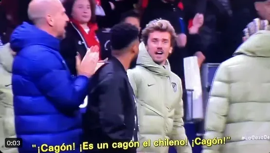 Griezmann deride Alexis Sanchez dopo il rigore sbagliato